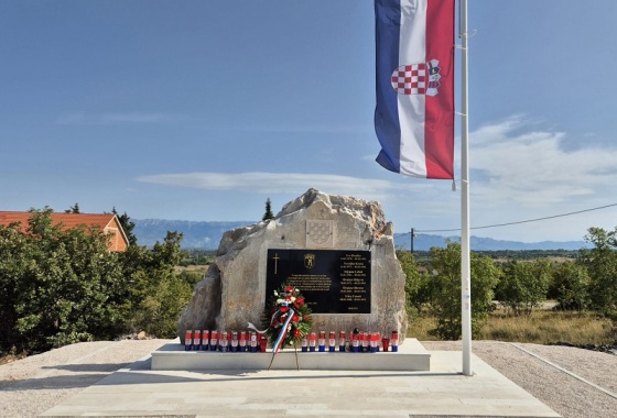 Svečano otvorenje spomen obilježja poginulim pripadnicima 7. gardijske brigade „Puma“ u  selu Drače 
